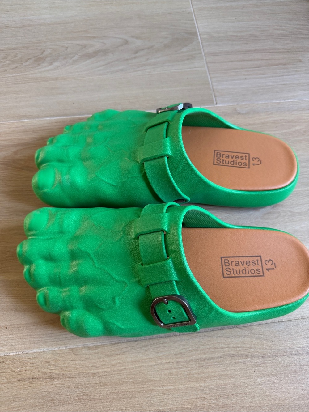 Bravest Studios Bright Green Toe-Shape Slide Sandals